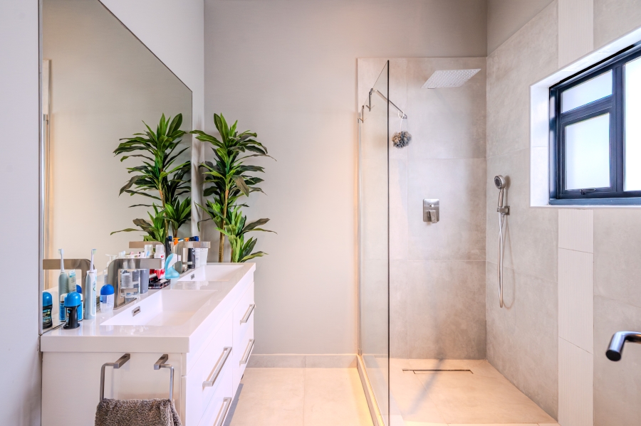 4 Bedroom Property for Sale in Fresnaye Western Cape